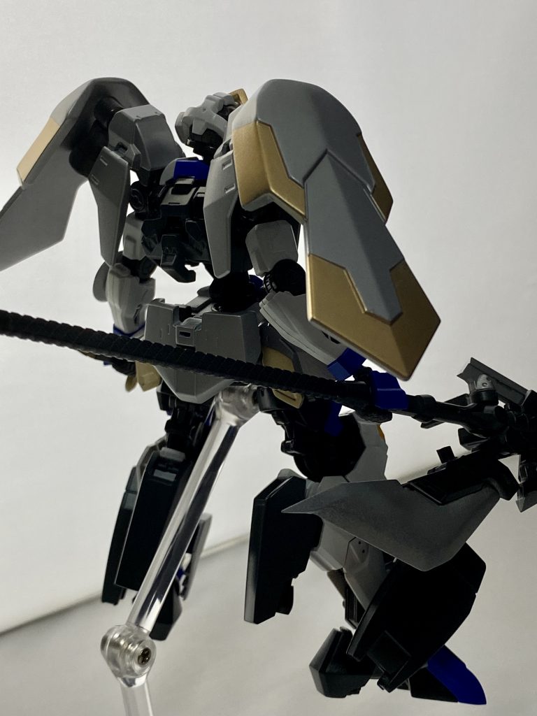 武装はランス・サイズ・マシンガンと変形します。