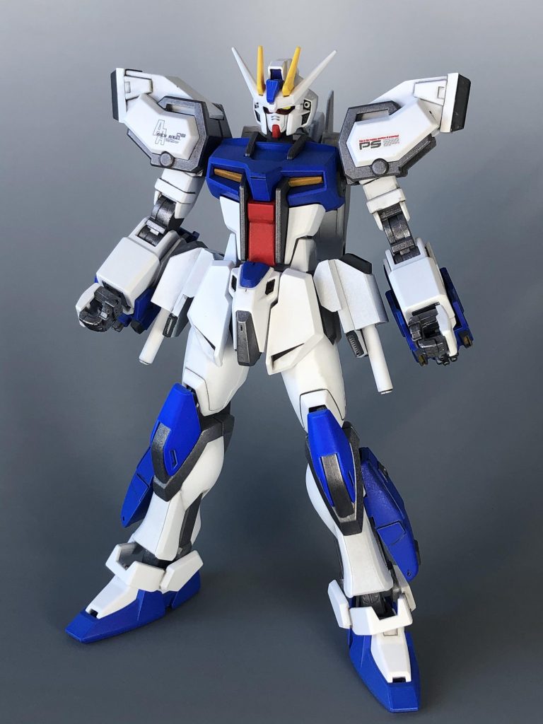 　正面。肩、腕、腰、脛の追加パーツ以外はキットそのままです。