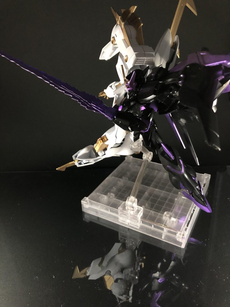 武装の1つ目はアルスの手のサーベルですね
色紫で塗装しちゃったんで左手限定装備になってしまいましたがまぁいいでしょう。