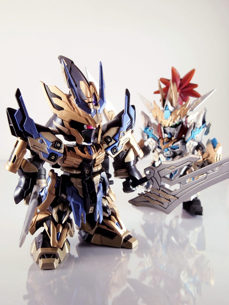 以前作成の劉備ユニコーンと2ショット。劉備くんも離れて見れば、まあ…
といった感じですw