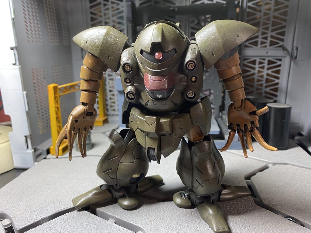 ズゴックと違い、脚がグシオンのままなのでハイゴッグの足を移植