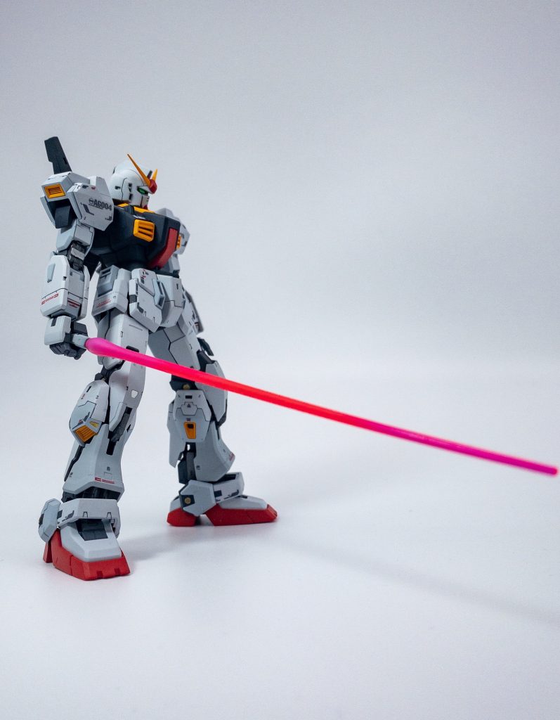 サーベルのイメージはあんまり。RGのビームサーベルは長すぎますよね。