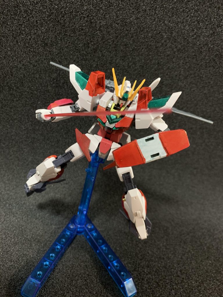 ビームサーベルを持たせた姿
本機は宇宙戦使用の姿であり、実は地上戦使用も存在します。それらの詳細については後程に