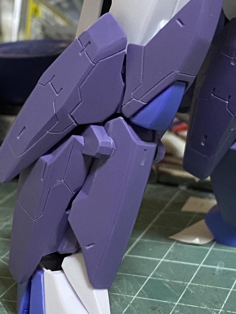 脚パーツ筋彫り