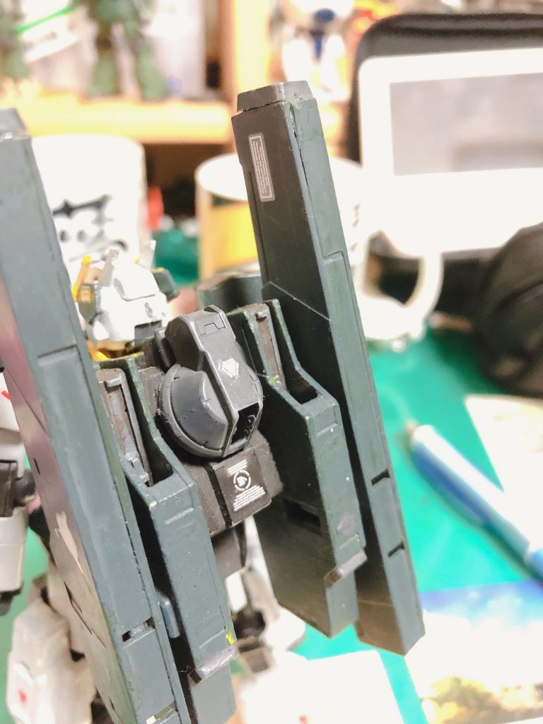 また、本機にはATESS(エイテス)というシステムが搭載されている。これは“A”fter “T”RANS−AM “E”nergy “S”upply “S”ystem の略で、出撃前にバックパックの大型粒子貯蔵タンクに充填した粒子をトランザム後に解放することで、性能低下を最低限に抑えるというものである。