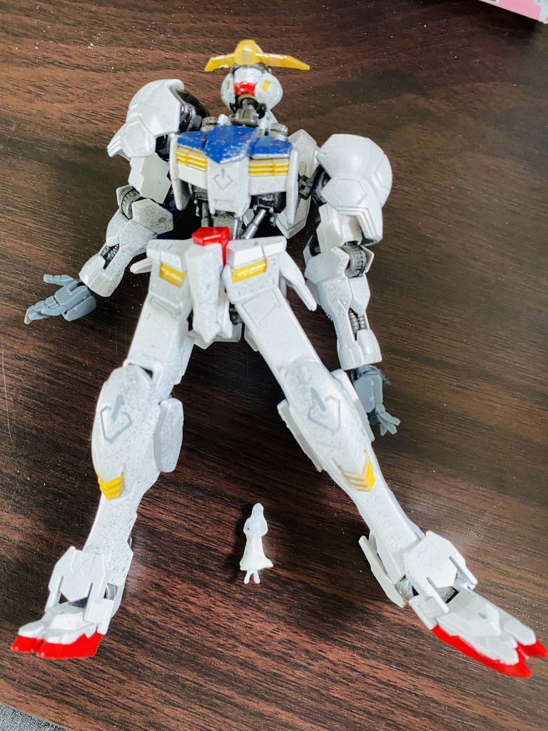 バルバトスを組み立てたところ。未塗装状態のクーデリア。