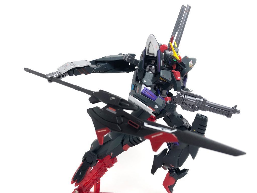 ◆サブアーム◆右背部に装備された補助腕部。斬艦刀の保持の為に開発されたものだが死角から攻撃を仕掛けたり、背面からの攻撃に防御したりと用途は多い。ボティスで得られたサブアームのデータはテイワズに記録され、のちのグシオンリベイクに汎用されている。