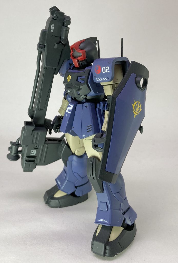 アクトザクの頭部がどうしても好きになれず、あれやこれやといじくってるうちにこんなことに。本当はヅダの頭が付けたかったんだけど、売ってなかったので。