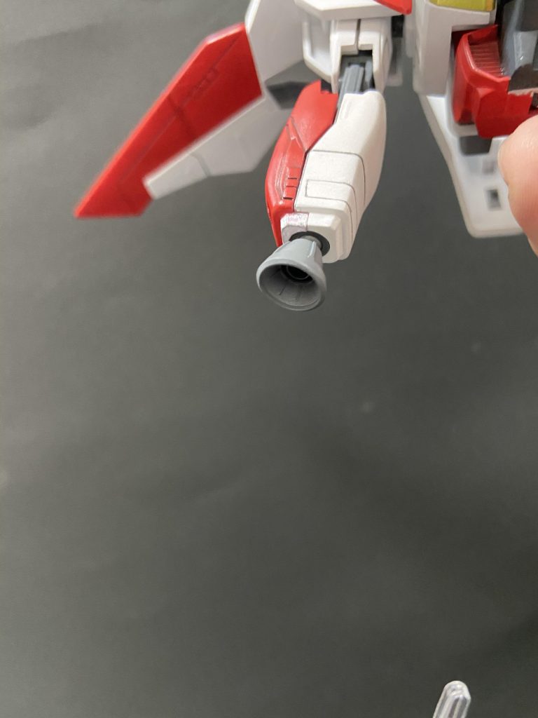 変形時に手首を外すとポリキャップが丸見えだった為、コトブキヤさんのプラユニット バーニアノズル を装着しカバー。