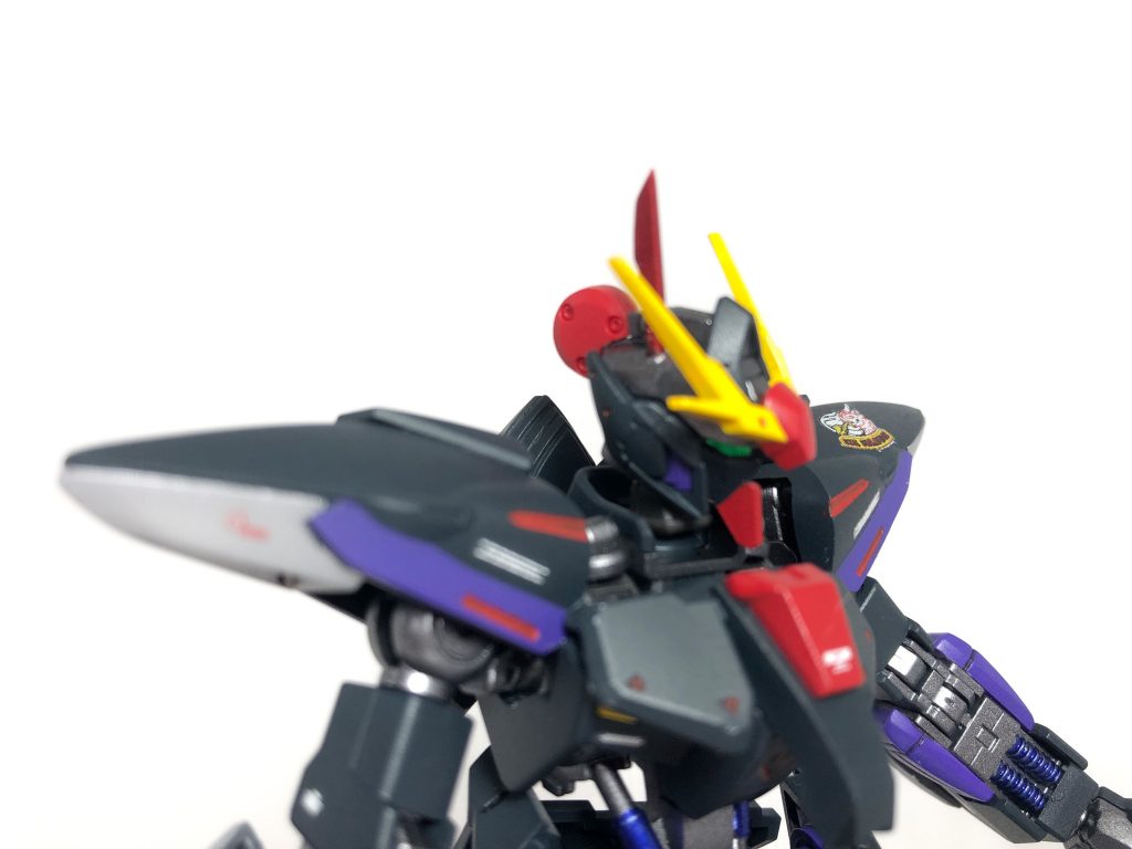 ◆インコム◆厄祭戦以前からあったとされる遠隔操作武装。内部にはバルカン砲が内蔵されており阿頼耶識システムにて脳波コントロールで操作する。またボティスの頭部には現在の技術では分からない装置がある。ブラックボックス化されておりテイワズ技術者達は演算能力に長けたコンピューターとしている。「N-ALICE」と刻印されているがこれが何を意味しているかは謎に包まれている。