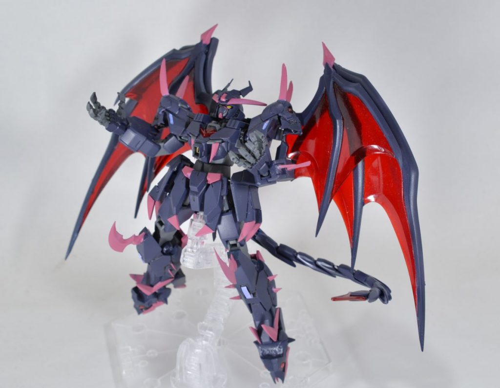 肩はクロスボーン魔王のお腹のドクロを使用。尻尾は煌ギラーガの尻尾を半分使いました。