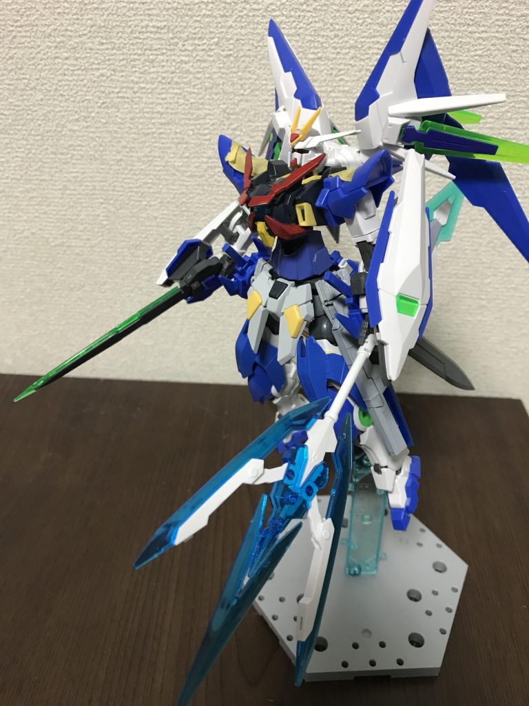 塗装前はこんな感じ
主に青い部分を塗装しました。太腿のアーマーは接着後に寸法が合わなかったため、オミットしました。