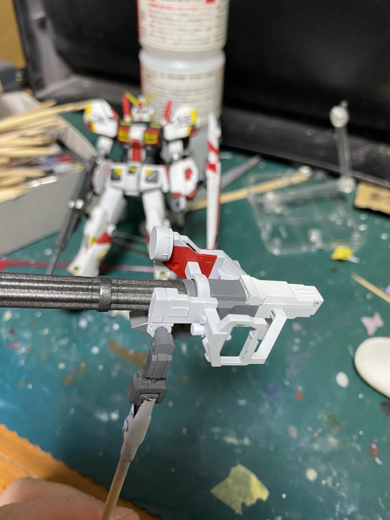 地味なとこですがジャイアントガトリングのセンサー部分、内側が丸々肉抜きだったんで埋めてディテール掘り直しました。