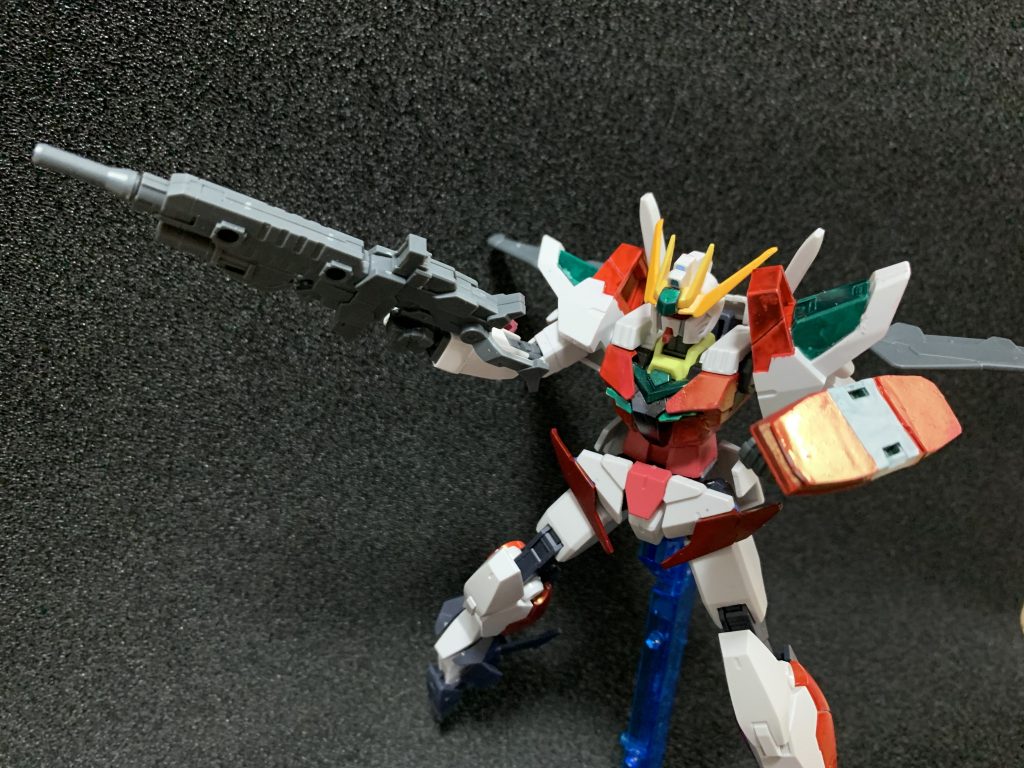 ガンダムビーナスが主人公機っぽいカラーリングに対し、ワルキューレガンダムは逆にライバル機の様な赤いガンダムです。
主人公機で赤いガンダムと言えば、ユニコーンやビルドバーニングが含まれますね。色々調べた所、赤い主役機のガンダムって10機以下だそうです。