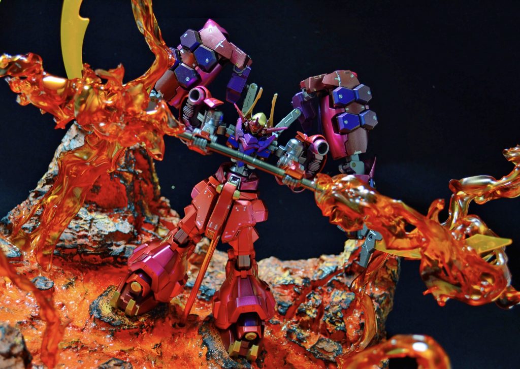 オーガがGP-羅刹天をベースに、鉄血機体をミキシングした新機体、という設定です。
上半身はヘルムヴィーゲリンカー、グリムゲルデ、グレイズアインのパーツを使用。腰〜太腿はビルドガンマガンダムを使用。これはリックディアス(ガンマガンダム)がGP-02をベースに開発された設定ですので、GP-羅刹天とデザインの親和性から採用。フロントアーマーはSDCSナイチンゲール、脛から下とバックパックはGP-羅刹天です。