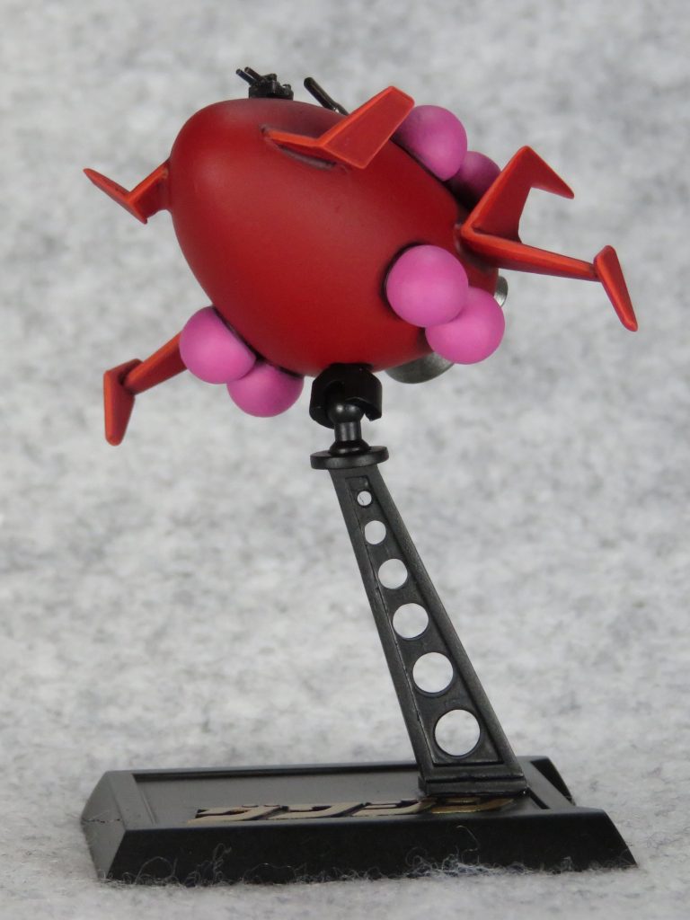 各翼はグワジンのものを切り詰めて使用。
球形タンク×8個はプチッガイの尻尾です。