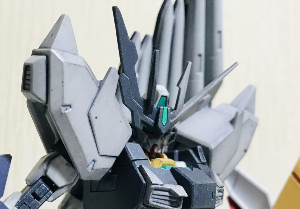 バストショット
頭部はコアガンダム2に、フェイクニューアーマーのアンテナを少し削って装着しました。
マスクにラインの無いコアガンダム2のフェイスなのでシャープに見えてカッコいいです！