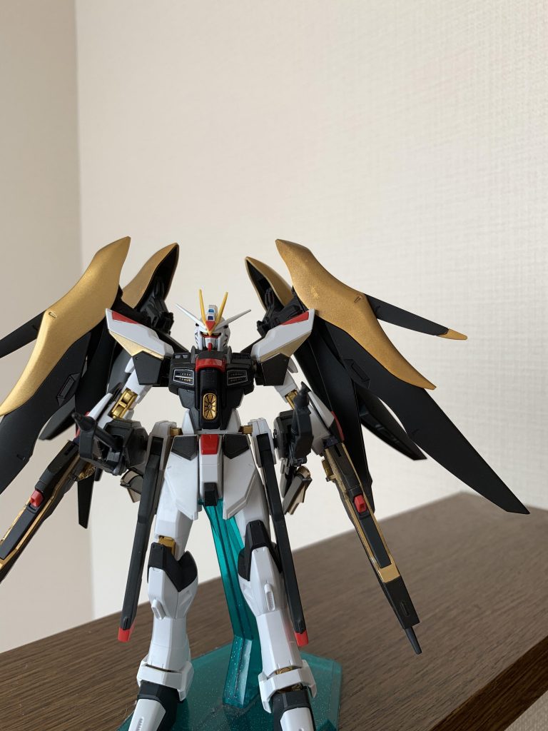 武器も格納してだとゴテゴテしてる感じが否めないですが、ご査収ください。