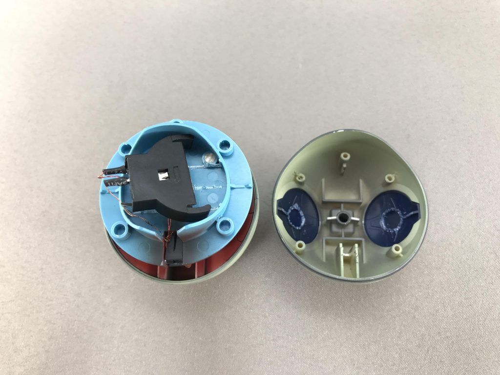 電源はボタン電池で下部に収納します。
ZERO版なので手足はないです。