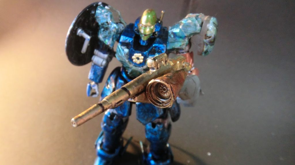 トロンボーン型ビームライフル
バーニアパーツをプラ板で巻き付け、ランナーでライフルに接続しました。ベルの角度も変えられます。
ベルは大きなスピーカーという設定で自分の部隊の宴会などの際に演奏したり、音を流して戦闘終了後に大騒ぎします（笑）