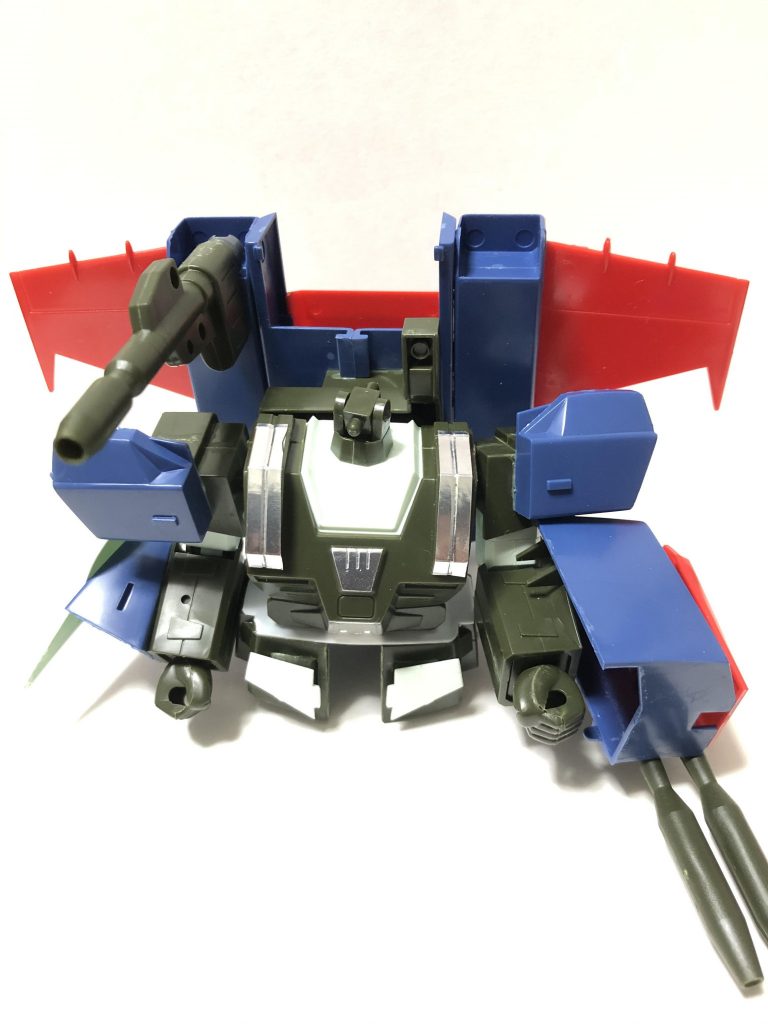 ボディーにはメッキのシールを貼っています。