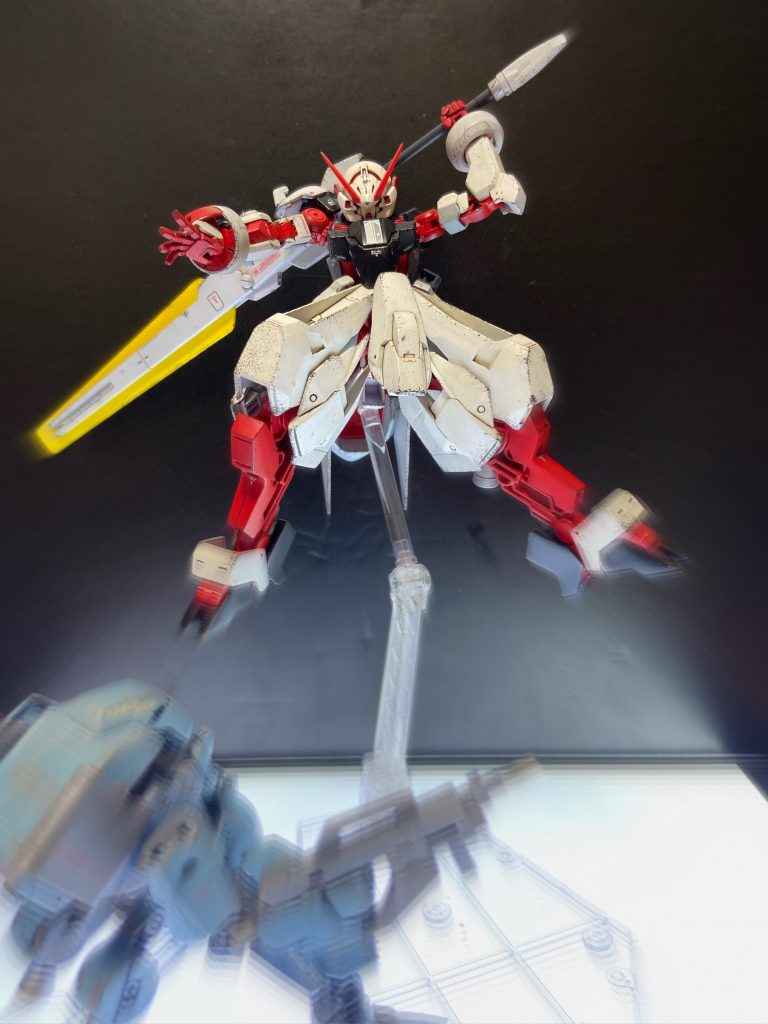 斬馬刀
対モビルアーマー用に作られた武器。機体全長を遥かに超える大きさを持ち、その重量ゆえ凄まじい破壊力を持つ。 刀身は特殊超硬合金製。