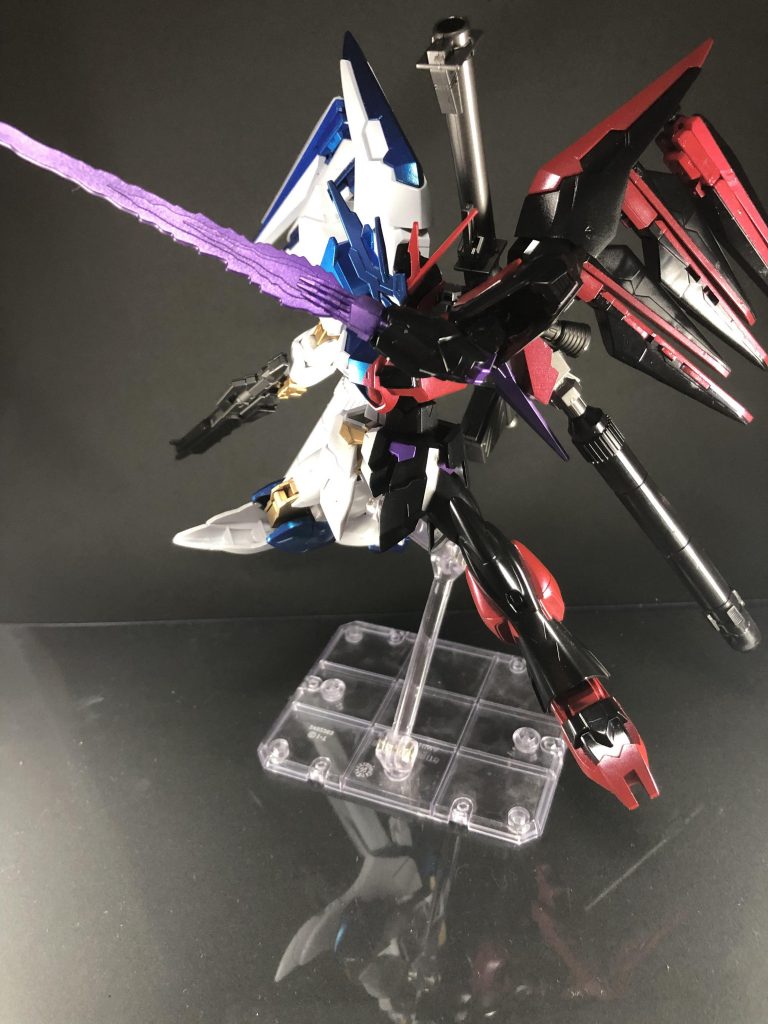 Hi-νのサーベルって後ろのファンネル閉まってるやつがかパって開いて出てくるじゃないですか。
アメエクのパーツ使ってる関係でそれ出来なかったのとそもそもこいつ手からサーベル出せんじゃんって事でビームサーベルはオミットしました。

アムロが聞いたらブチ切れそうですね……