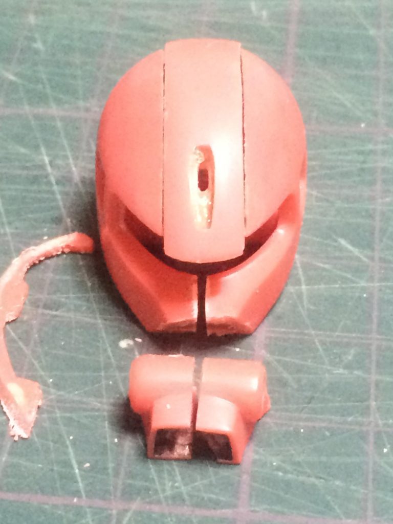 開閉部幅詰め後、その他のパーツも合わせて幅詰め。ノーズ部もそのまま使いたいので一旦切り離し