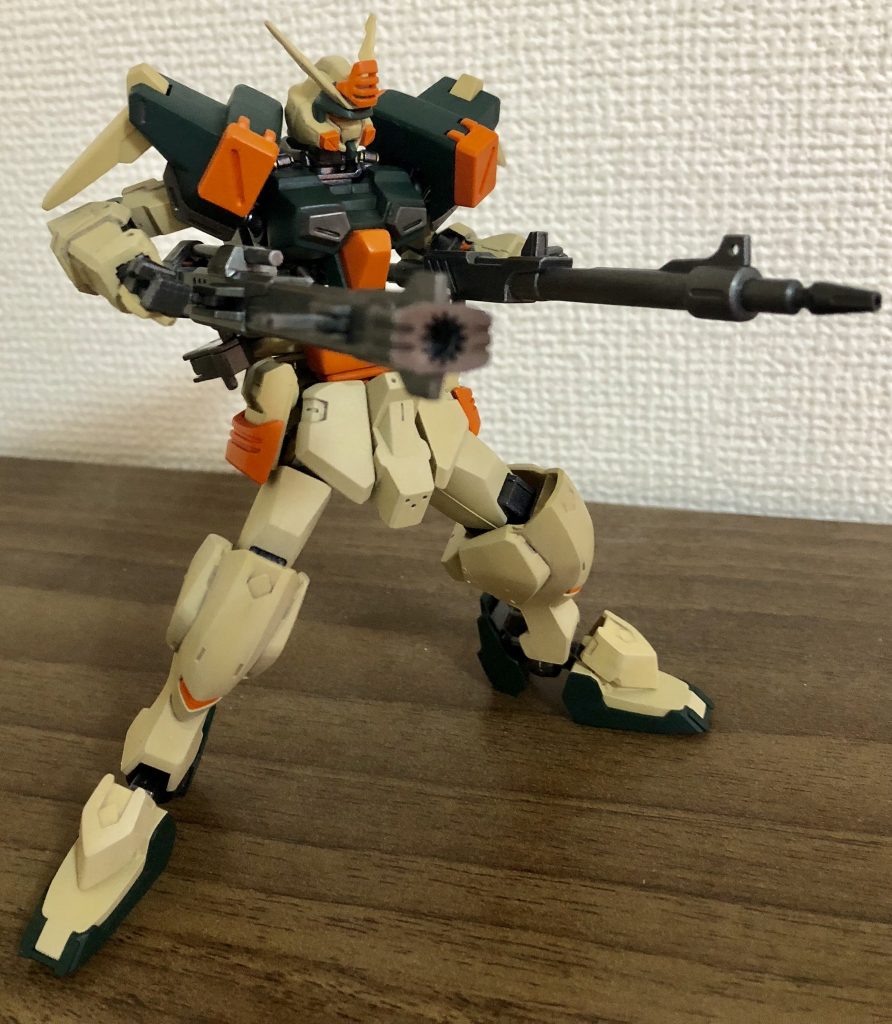 武装もちゃんと構えられます。