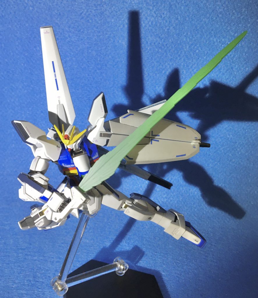 【ハイメガビームソード】
HGAWガンダムXのビームソードは小さく、そこでより強力に見せるためにビーム部分は1/100ヴァサーゴの物へと変更。