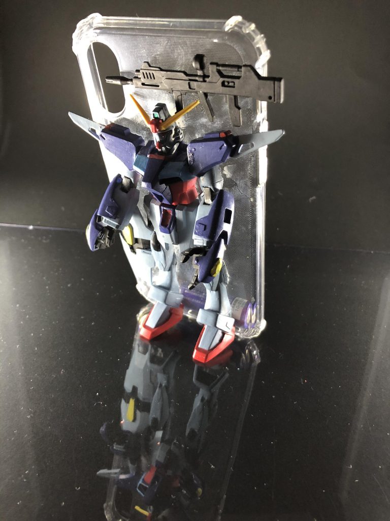 撮影iPhoneでしてるので代わりに電池重りに使ってますが一応普通にiPhone入れてもスマホスタンド的な役割を果たしてくれます。

iPhoneX使ってるんですけどあれ100均もうハードタイプのプラスチックのやつ売ってないんですね……
ソフトタイプでやらざるおえなかったんで瞬間接着の後がまぁ酷いこと酷いこと……

いつかリベンジしたいですね