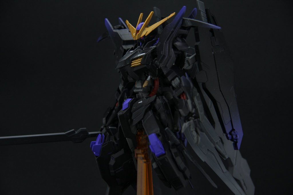 ガンダムの特徴的であるツインアイは光らせたいと思いメタリックシールのレッドを貼り付けてます!
私も自身では結構気に入ってます^ ^