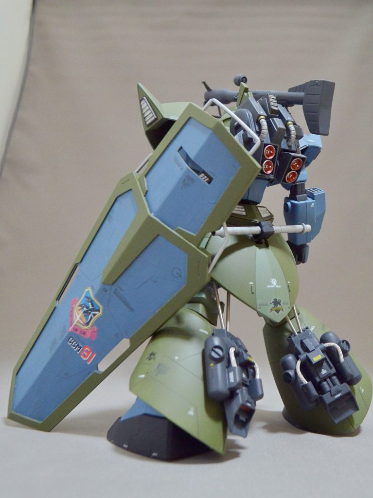 バックスタイル。脹脛の高機動ユニットは、プラ板からのスクラッチ。ユーマ機のパーツを参考に作成。