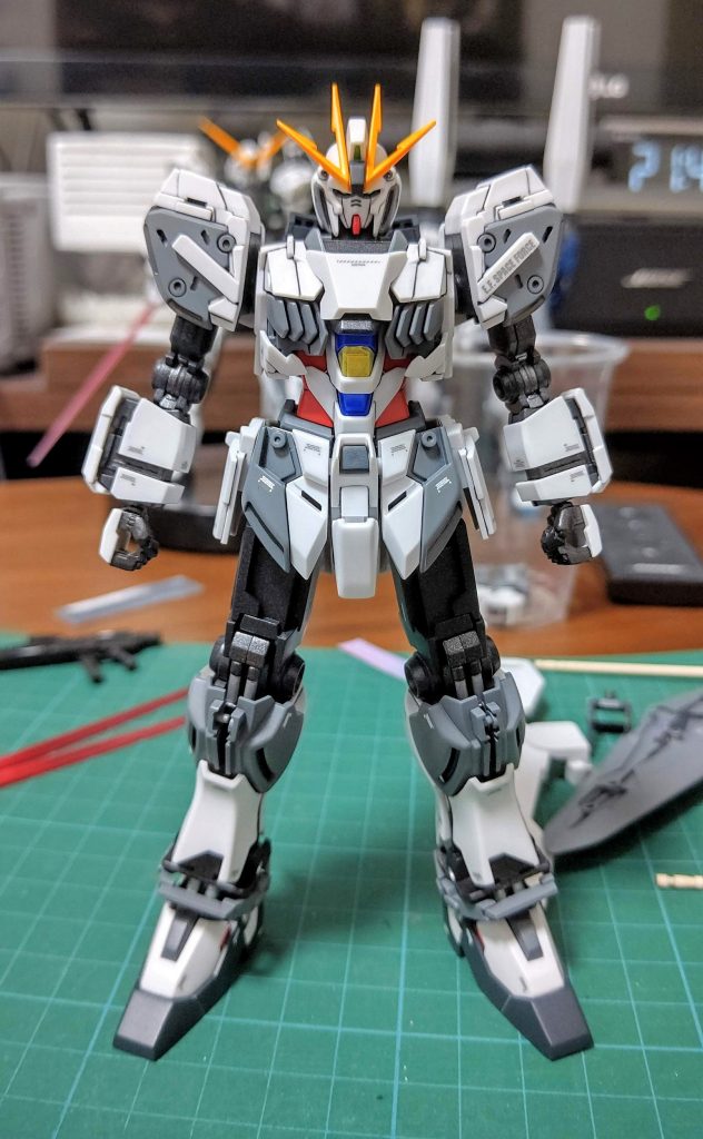 サイコフレームを外して艶消しコートする前の状態。これはこれでかっこよいかも。