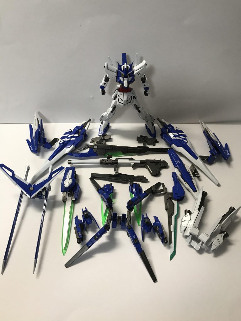 まだまだ紹介出来ていない装備もありますがこんな感じになっています！！‪‎|•'-'•)و✧
自分の好きを詰め込んだ最強の機体です！

今更ですがベースはダブルオー、F91です！