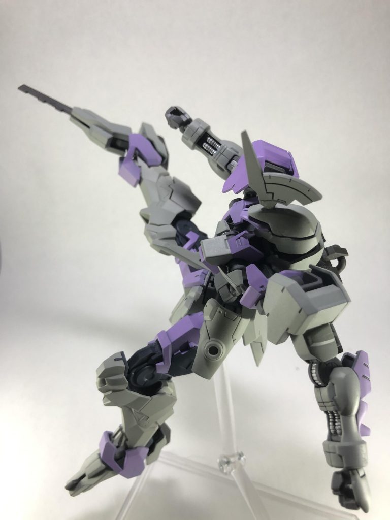 キックでもう一枚、回し蹴り
余談ですが、ライダーキックは回し蹴り系の方が好みです。