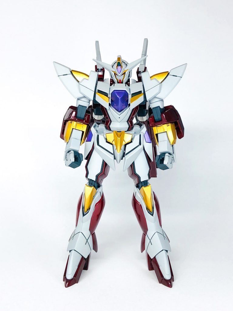 白背景で
白パーツはグレーよりにして艶消し仕上げ
赤い部分はメタリックで塗装しクリアレッドを重ねました
黄色いの部分は好みで金色にしています