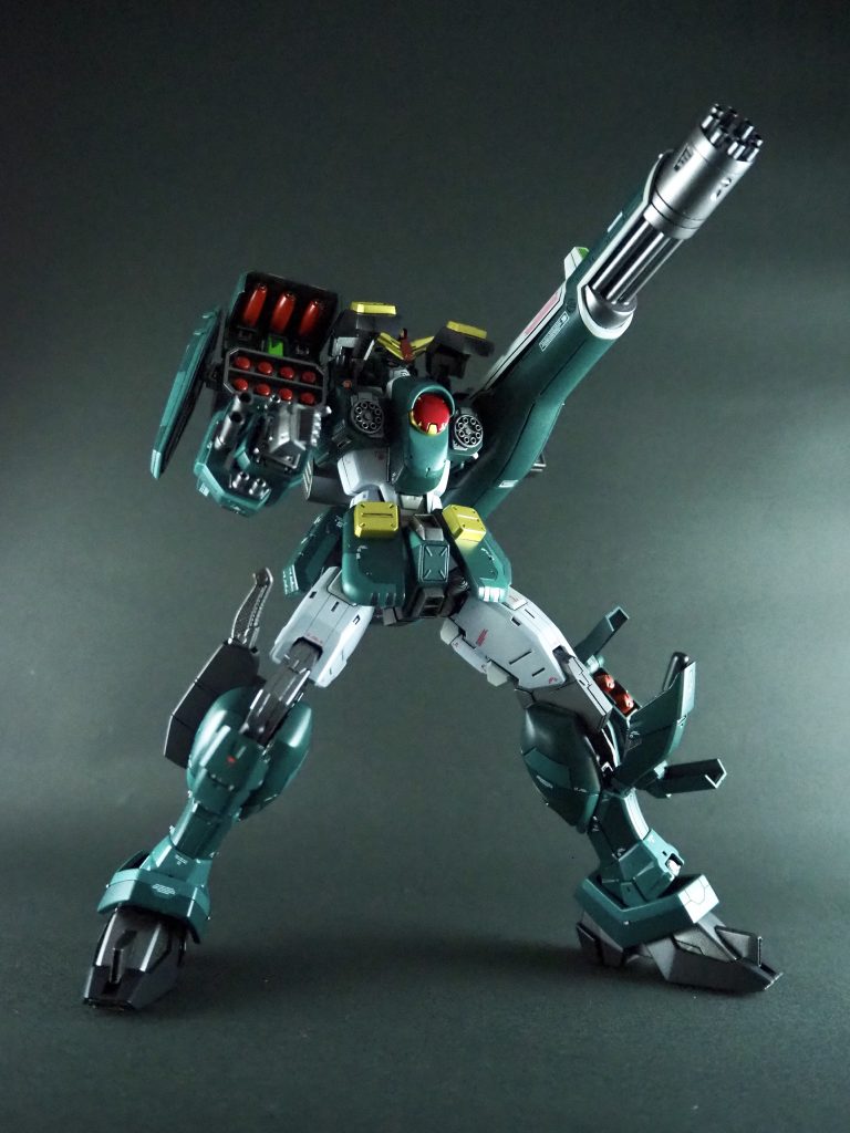 全弾発射形態
実は実弾兵装の積み過ぎで作中唯一飛べないガンダムでもあるけどそこが逆にカッコいいやつ
ヘビーアームズのパクリではない。
ヘビーアームズのパクリでは、ない。