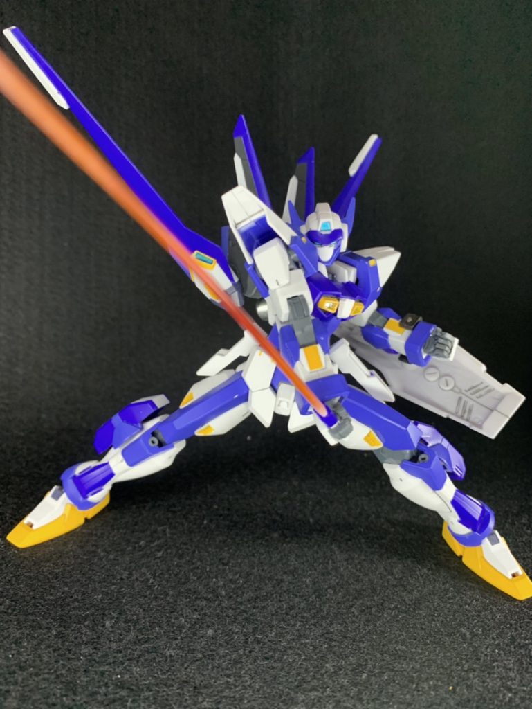 サーベルはオレンジ。