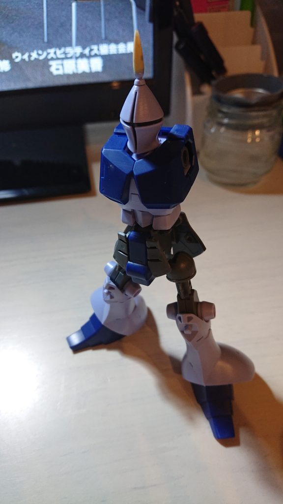 頭頂部のツノはエポパテで延長しました。