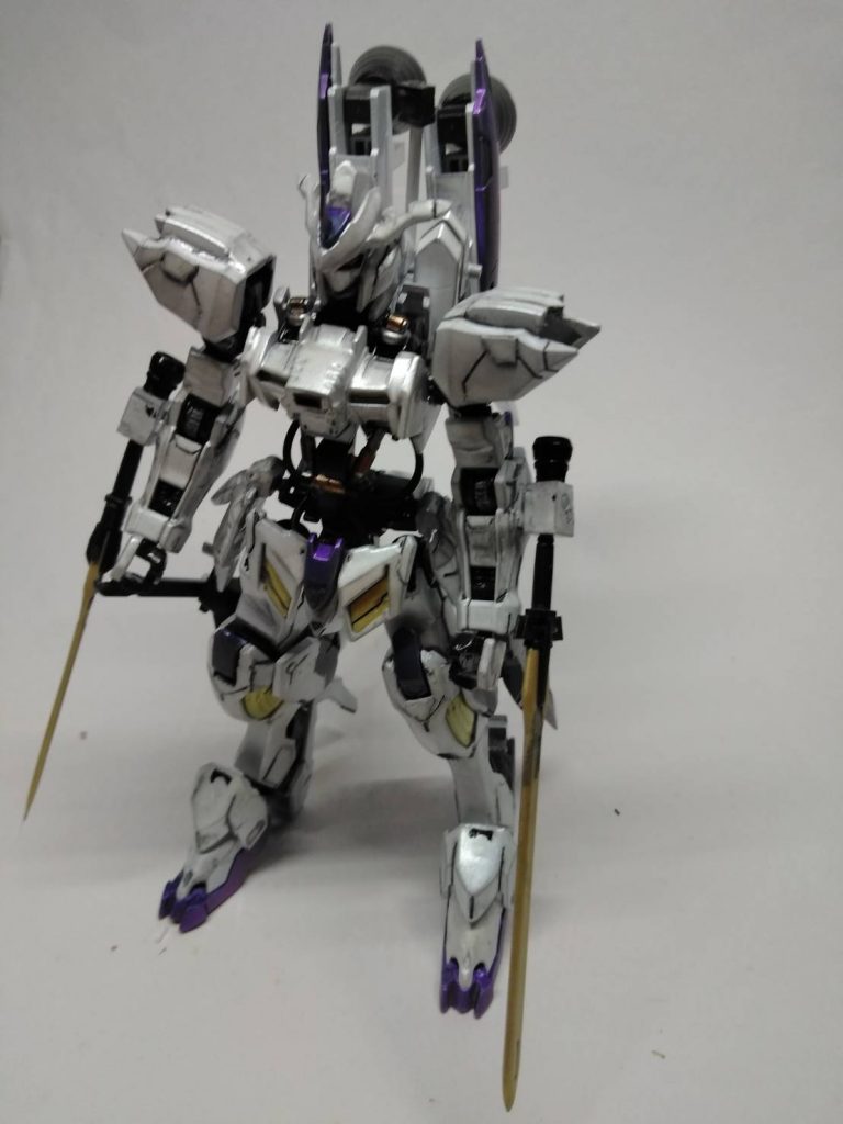 胴延長をして、A-スプリングの1.5mmを繋げてあります。あと、太刀は右足に付けられるように