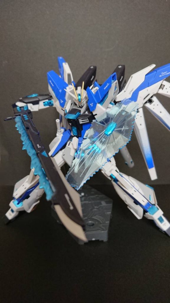 アロンダイトには付属のビーム刃ではなく、MSウェポンのビーム刃をつけました。