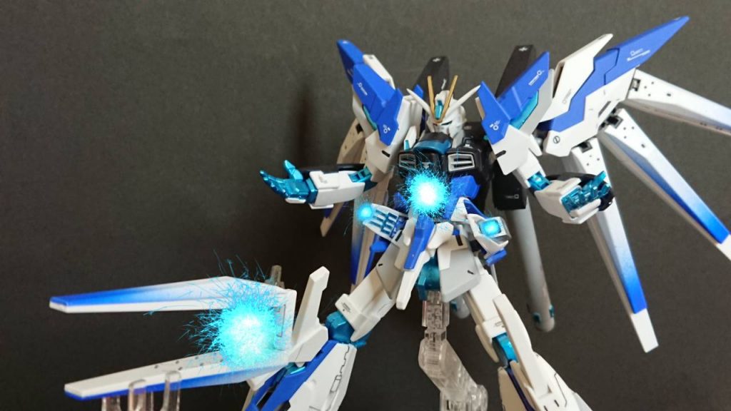 必殺技のイメージです！
サイドアーマーにもビーム砲をつけました。