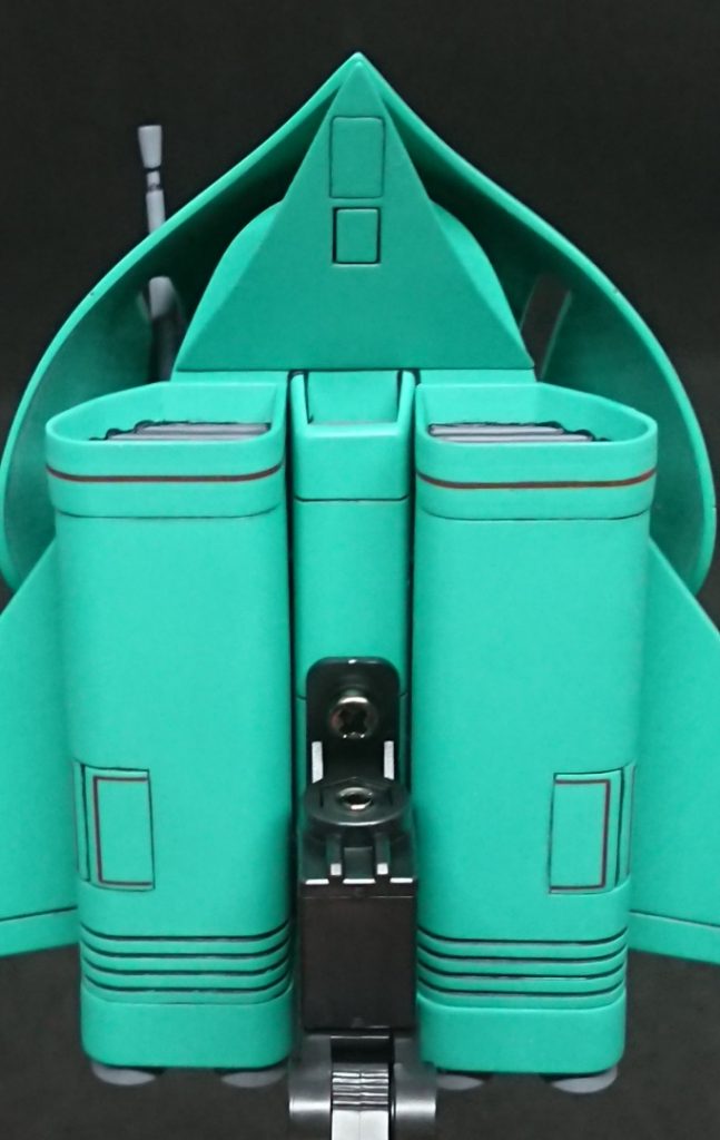 底アクションベース2のアームを接続しています。3mmジョイントを仕込んでも良かったのですが、面倒臭かったので(笑)アクションベース推奨の方法にならいビス止め式に。この方式使うときが来るとは思わなかった