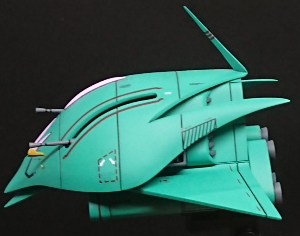 実は予備として買ってた分もあわせて2本「ツノ」折ってしまい、接着で再生するにも厳しかったので、おれた所より根元に近い部分で切断し、真鍮線を通してランナーを接着、削って整形して復活させました。だから他の人のエルメスとはツノの長さが違うかも(笑)塗装はグリーン:クレオス機体内部色 ターコイズグリーン(ソビエト)グレー:MSグレージオン系ピンク:ラスキウスカラー ピンクパープルイエロー:タミヤエナメルレモンイエローをベースにクリアオレンジとホワイトで調色