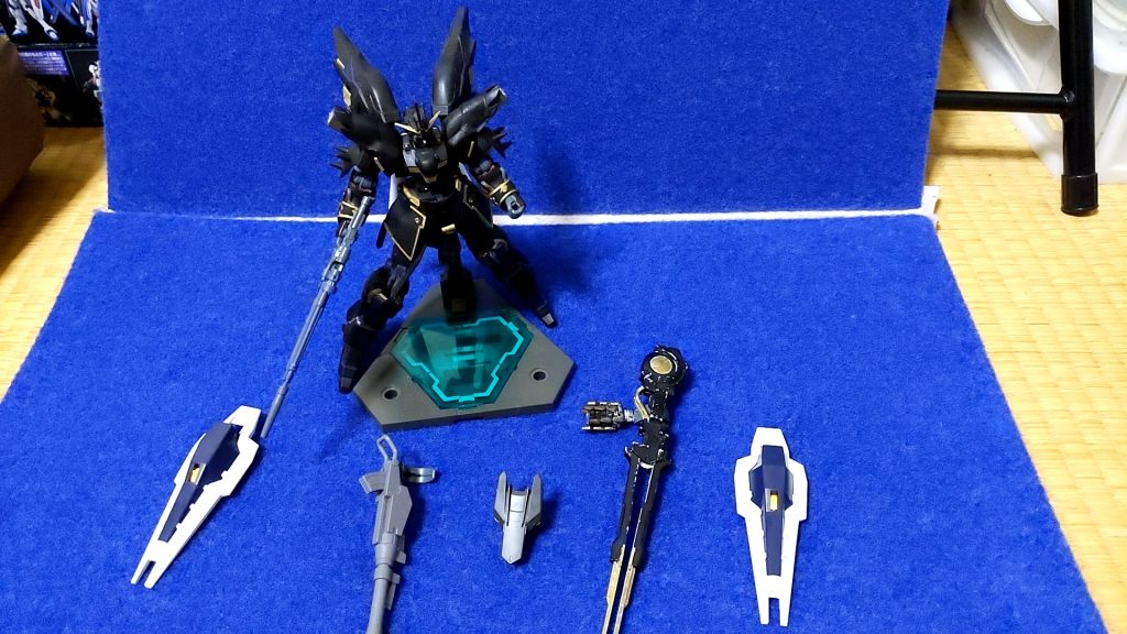 強化パーツ一式。武装はビームライフルをはじめ、トールギスのメガキャノン、バズーカ、リフレクタービットがあります。