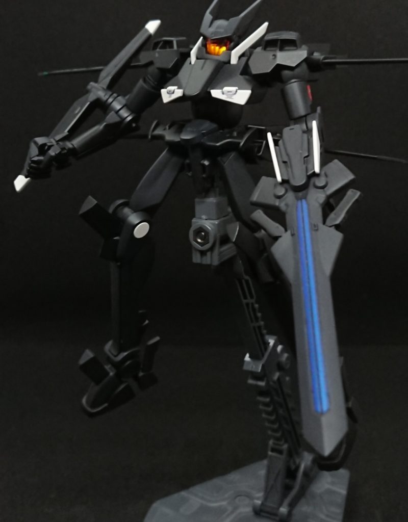 トライデントストライカーももちろん作ってるので、持ち替えでオーバーフラッグス仕様にもなります。ただ個人的には、試作品のライフル持ったグラハム一人のためのスペシャルマシンだった頃が好きかなーと