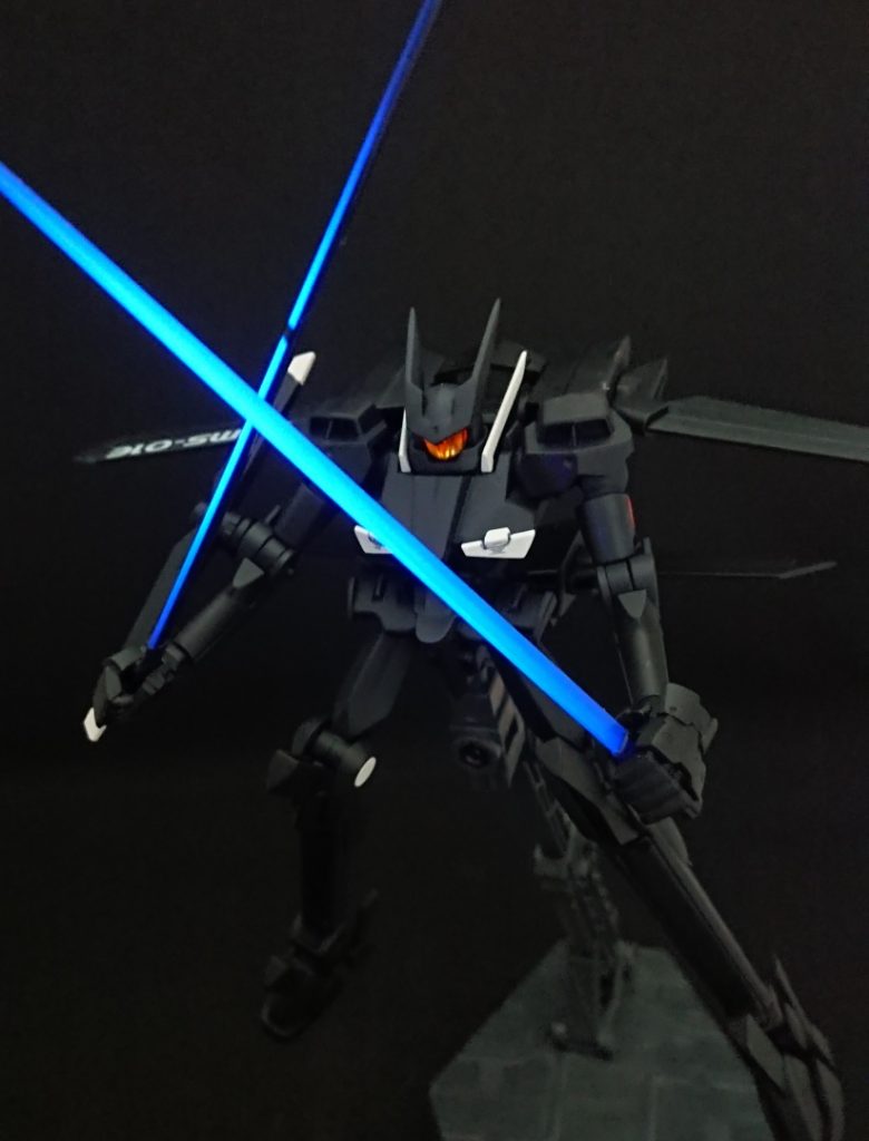 ちなみに刀身はガイアの蛍光クリア吹いてるのでブラックライトで光りますぺかー