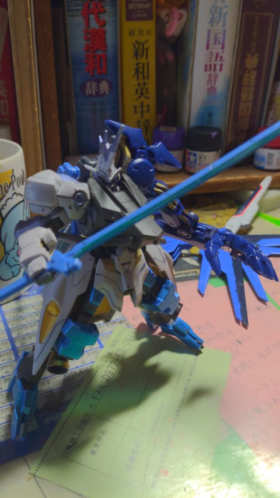(武装名)Δナノラミネートソード
ガンダムアスタロトに装備されているとされる(実際に使っている事が確認できて居ないが)γ-ナノラミネートソードをギャラルホルンの技術者が新素材を使って復元したものリペアに合わせて調整がなされている実験的に導入されたγ-とは違い新素材によってフレームを離反する事が出来る
