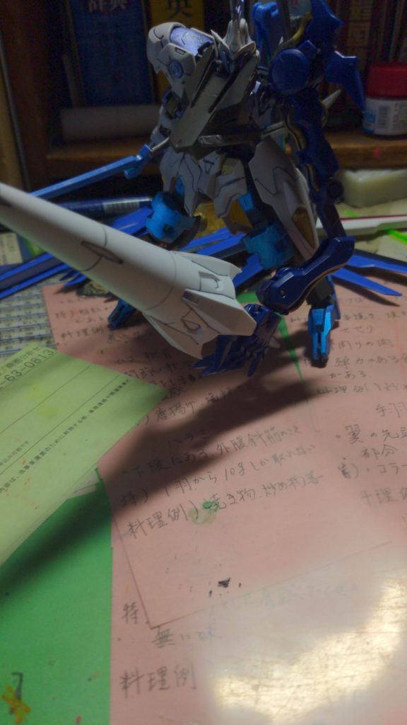 バーストランス、ドリルランスの代用品として制作グングニルを元に左の義手で使うことによって威力が変わる基部には小型化したダインスレイブ弾が入っておりこれは敵に撃った後装甲をえぐりながら貫通する